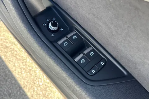 L70RNM Audi A4 Avant Avant S line 35 TFSI  150 PS S tronic Thumbnail #29