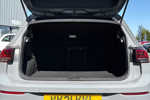 VK21KKL Volkswagen Golf 1.5 TSI R-Line Euro 6 (s/s) 5dr Thumbnail #9