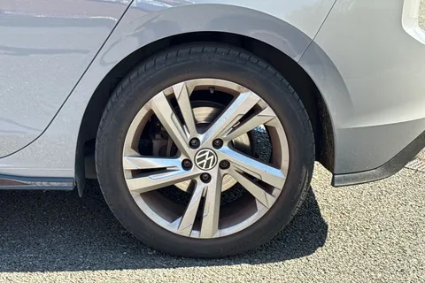 VK21KKL Volkswagen Golf 1.5 TSI R-Line Euro 6 (s/s) 5dr Thumbnail #14