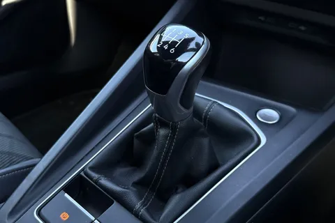 VK21KKL Volkswagen Golf 1.5 TSI R-Line Euro 6 (s/s) 5dr Thumbnail #22