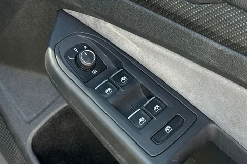 VK21KKL Volkswagen Golf 1.5 TSI R-Line Euro 6 (s/s) 5dr Thumbnail #23