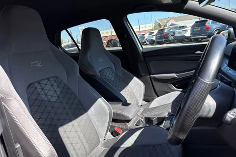 VK21KKL Volkswagen Golf 1.5 TSI R-Line Euro 6 (s/s) 5dr Thumbnail #24