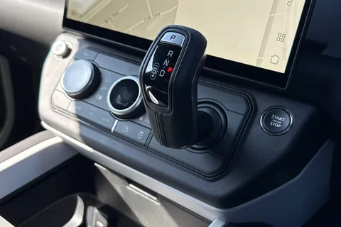  Land Rover Defender 110 3.0 D250 MHEV X-Dynamic HSE Auto 4WD Euro 6 (s/s) 5dr Thumbnail #17