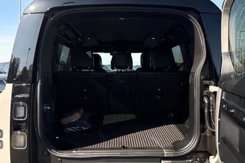  Land Rover Defender 110 3.0 D250 MHEV X-Dynamic HSE Auto 4WD Euro 6 (s/s) 5dr Thumbnail #22
