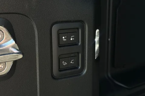  Land Rover Defender 110 3.0 D250 MHEV X-Dynamic HSE Auto 4WD Euro 6 (s/s) 5dr Thumbnail #24