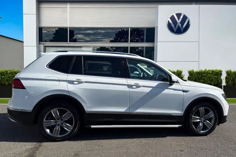 DU18AJX Volkswagen Tiguan Allspace 2.0 TDI 4Motion SEL 5dr DSG Thumbnail #3