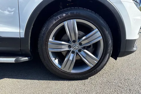 DU18AJX Volkswagen Tiguan Allspace 2.0 TDI 4Motion SEL 5dr DSG Thumbnail #9