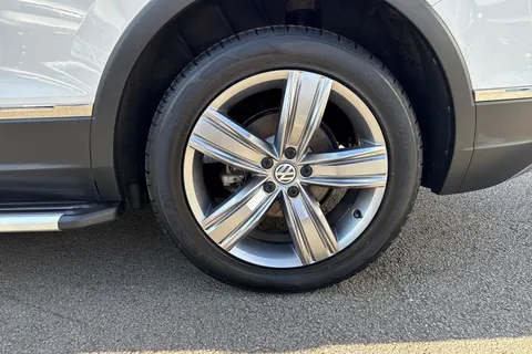 DU18AJX Volkswagen Tiguan Allspace 2.0 TDI 4Motion SEL 5dr DSG Thumbnail #11