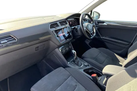 DU18AJX Volkswagen Tiguan Allspace 2.0 TDI 4Motion SEL 5dr DSG Thumbnail #14