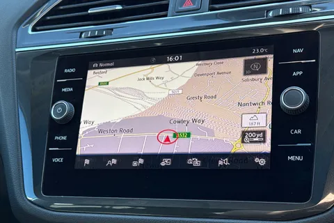 DU18AJX Volkswagen Tiguan Allspace 2.0 TDI 4Motion SEL 5dr DSG Thumbnail #16