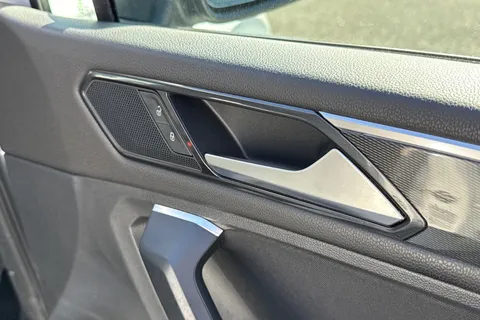 DU18AJX Volkswagen Tiguan Allspace 2.0 TDI 4Motion SEL 5dr DSG Thumbnail #20