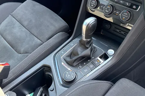 DU18AJX Volkswagen Tiguan Allspace 2.0 TDI 4Motion SEL 5dr DSG Thumbnail #22