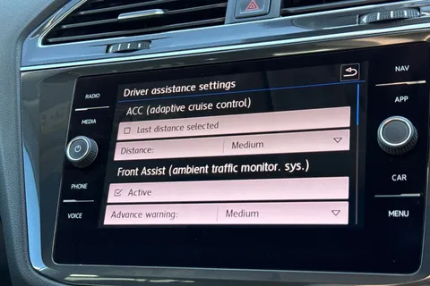 DU18AJX Volkswagen Tiguan Allspace 2.0 TDI 4Motion SEL 5dr DSG Thumbnail #28