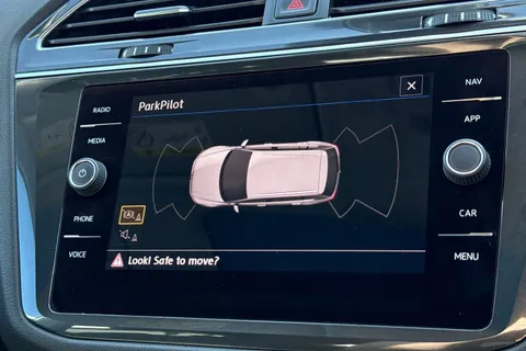 DU18AJX Volkswagen Tiguan Allspace 2.0 TDI 4Motion SEL 5dr DSG Thumbnail #32