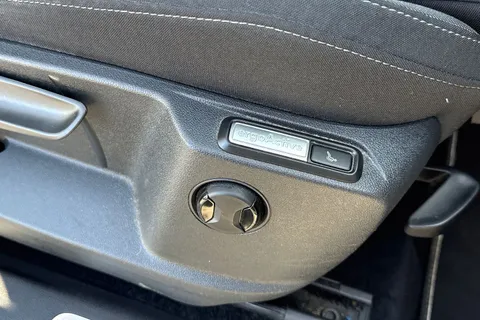 DU18AJX Volkswagen Tiguan Allspace 2.0 TDI 4Motion SEL 5dr DSG Thumbnail #36