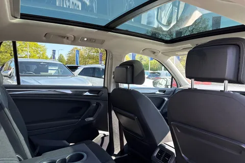 DU18AJX Volkswagen Tiguan Allspace 2.0 TDI 4Motion SEL 5dr DSG Thumbnail #37