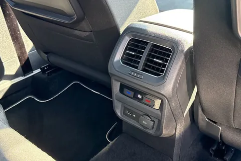 DU18AJX Volkswagen Tiguan Allspace 2.0 TDI 4Motion SEL 5dr DSG Thumbnail #38