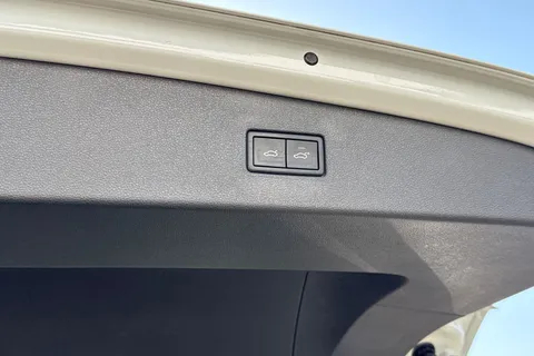 DU18AJX Volkswagen Tiguan Allspace 2.0 TDI 4Motion SEL 5dr DSG Thumbnail #39