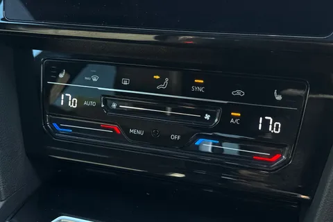 SY72YTR Volkswagen Arteon 2.0 TSI R-Line Fastback DSG Euro 6 (s/s) 5dr Thumbnail #20