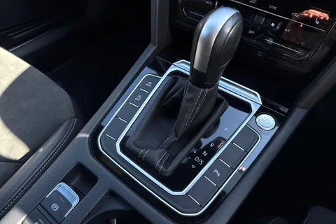 SY72YTR Volkswagen Arteon 2.0 TSI R-Line Fastback DSG Euro 6 (s/s) 5dr Thumbnail #21
