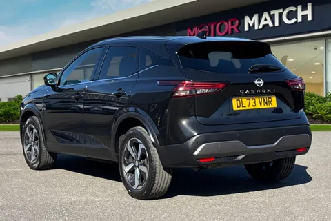 DL73VNR Nissan Qashqai 1.3 DIG-T MHEV N-Connecta XTRON Euro 6 (s/s) 5dr Thumbnail #3