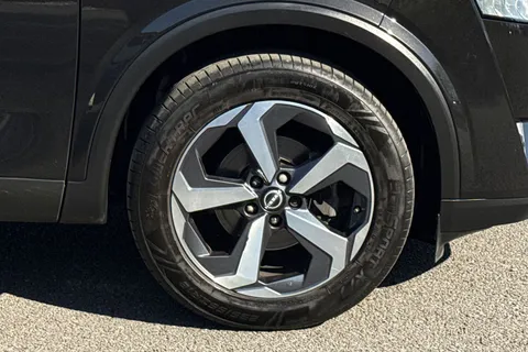 DL73VNR Nissan Qashqai 1.3 DIG-T MHEV N-Connecta XTRON Euro 6 (s/s) 5dr Thumbnail #11