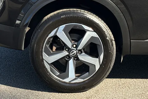 DL73VNR Nissan Qashqai 1.3 DIG-T MHEV N-Connecta XTRON Euro 6 (s/s) 5dr Thumbnail #12