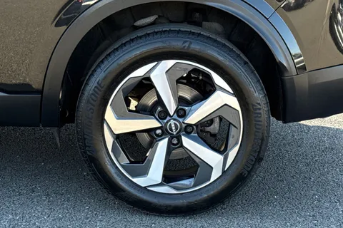 DL73VNR Nissan Qashqai 1.3 DIG-T MHEV N-Connecta XTRON Euro 6 (s/s) 5dr Thumbnail #13