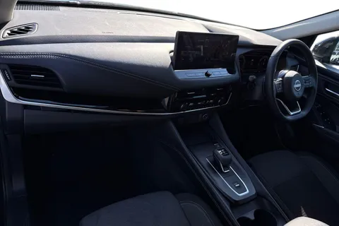 DL73VNR Nissan Qashqai 1.3 DIG-T MHEV N-Connecta XTRON Euro 6 (s/s) 5dr Thumbnail #16