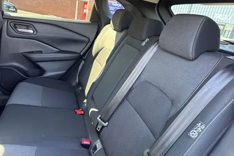 DL73VNR Nissan Qashqai 1.3 DIG-T MHEV N-Connecta XTRON Euro 6 (s/s) 5dr Thumbnail #20