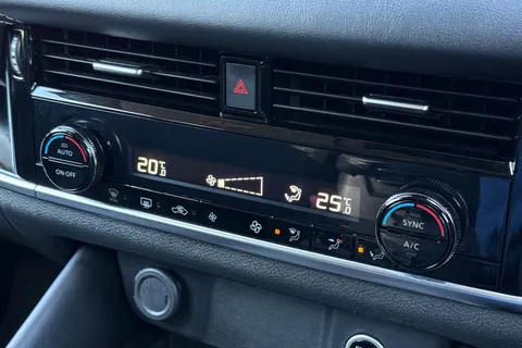 DL73VNR Nissan Qashqai 1.3 DIG-T MHEV N-Connecta XTRON Euro 6 (s/s) 5dr Thumbnail #23