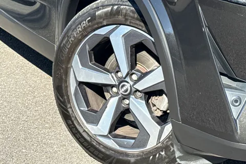 DL73VNR Nissan Qashqai 1.3 DIG-T MHEV N-Connecta XTRON Euro 6 (s/s) 5dr Thumbnail #28