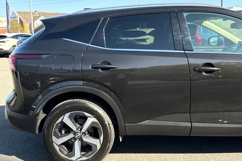 DL73VNR Nissan Qashqai 1.3 DIG-T MHEV N-Connecta XTRON Euro 6 (s/s) 5dr Thumbnail #30