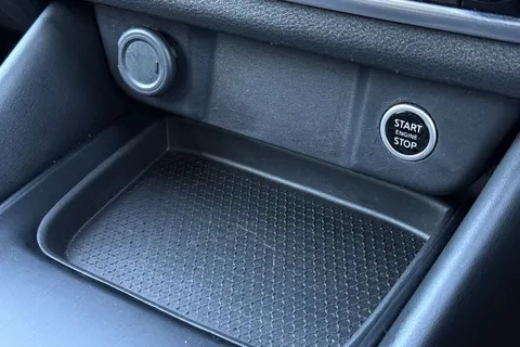 DL73VNR Nissan Qashqai 1.3 DIG-T MHEV N-Connecta XTRON Euro 6 (s/s) 5dr Thumbnail #39