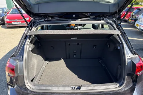 DG21NVD Volkswagen Golf 1.5 TSI 150 Style 5dr Thumbnail #8