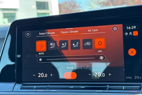 DG21NVD Volkswagen Golf 1.5 TSI 150 Style 5dr Thumbnail #23