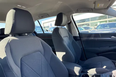 DG21NVD Volkswagen Golf 1.5 TSI 150 Style 5dr Thumbnail #25