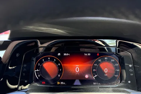 DG21NVD Volkswagen Golf 1.5 TSI 150 Style 5dr Thumbnail #26