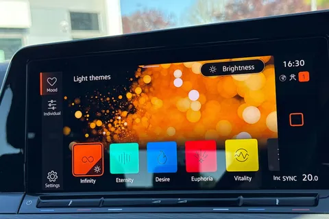 DG21NVD Volkswagen Golf 1.5 TSI 150 Style 5dr Thumbnail #30