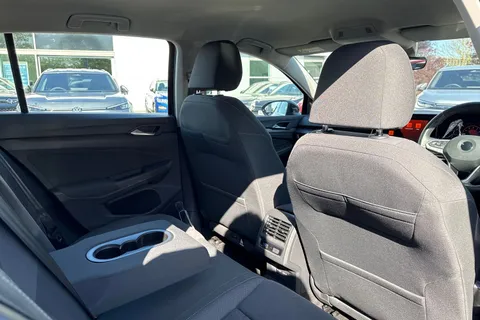 DG21NVD Volkswagen Golf 1.5 TSI 150 Style 5dr Thumbnail #35