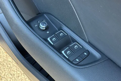 21 of 54 for Audi A3 2.0 TDI S line Euro 6 (s/s) 4dr (Nav)