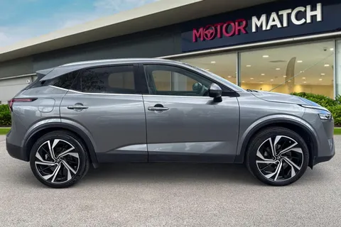 RY72BUP Nissan Qashqai 1.3 DIG-T MHEV Tekna+ XTRON Euro 6 (s/s) 5dr Thumbnail #4