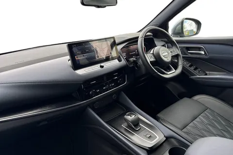 RY72BUP Nissan Qashqai 1.3 DIG-T MHEV Tekna+ XTRON Euro 6 (s/s) 5dr Thumbnail #10