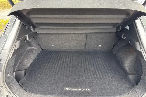 RY72BUP Nissan Qashqai 1.3 DIG-T MHEV Tekna+ XTRON Euro 6 (s/s) 5dr Thumbnail #11