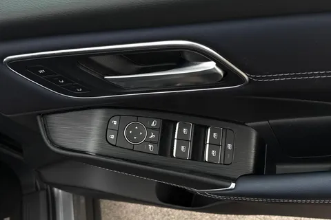 RY72BUP Nissan Qashqai 1.3 DIG-T MHEV Tekna+ XTRON Euro 6 (s/s) 5dr Thumbnail #14