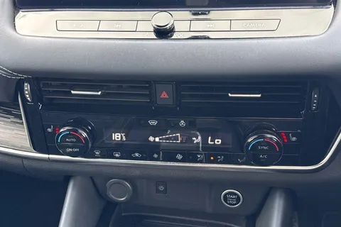 RY72BUP Nissan Qashqai 1.3 DIG-T MHEV Tekna+ XTRON Euro 6 (s/s) 5dr Thumbnail #15