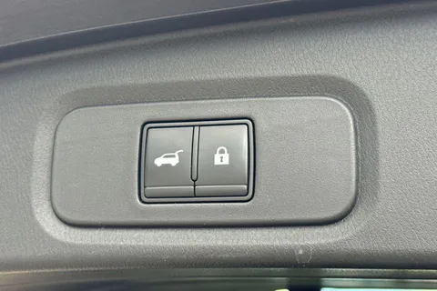 RY72BUP Nissan Qashqai 1.3 DIG-T MHEV Tekna+ XTRON Euro 6 (s/s) 5dr Thumbnail #25