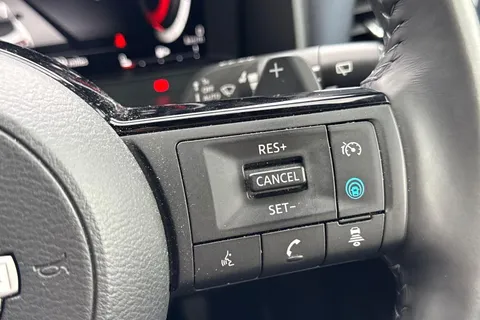 RY72BUP Nissan Qashqai 1.3 DIG-T MHEV Tekna+ XTRON Euro 6 (s/s) 5dr Thumbnail #43