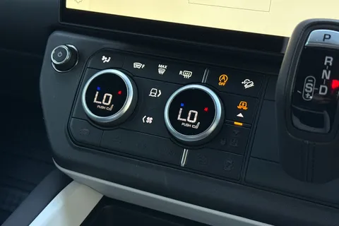 Land Rover Defender 90 3.0 D250 MHEV X-Dynamic SE Auto 4WD Euro 6 (s/s) 3dr Thumbnail #20