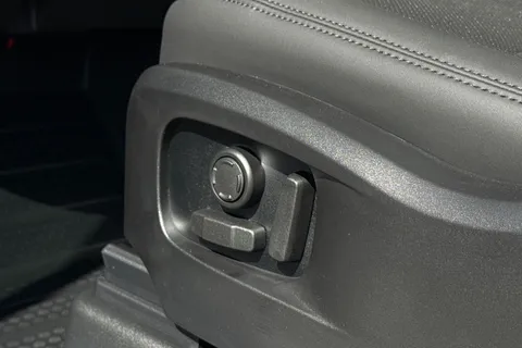 Land Rover Defender 90 3.0 D250 MHEV X-Dynamic SE Auto 4WD Euro 6 (s/s) 3dr Thumbnail #22